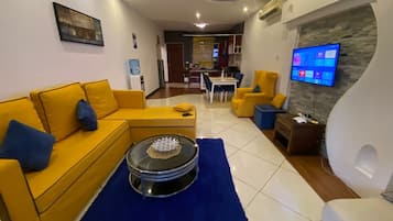 Apartamento executivo | Área de estar | Lareira
