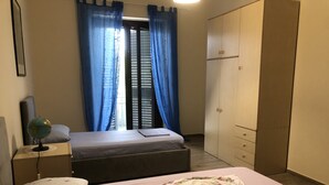 1 habitación, escritorio, wifi gratis y ropa de cama 