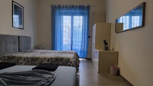 1 habitación, escritorio, wifi gratis y ropa de cama 