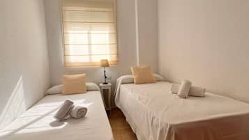 2 chambres, fer et planche Ă  repasser, accĂšs Internet, draps fournis