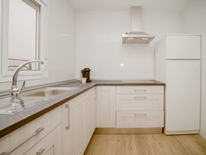Fridge, microwave, oven, coffee/tea maker