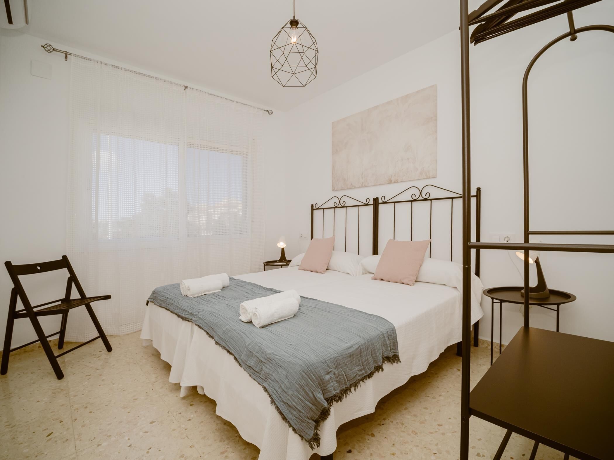 4 bedrooms, iron/ironing board, Internet, bed sheets