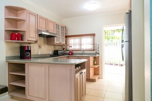 Ferienhaus | Eigene Küche | Kühlschrank, Mikrowelle, Ofen, Herdplatte