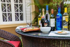 Apartment | Dining - Botanic Bliss Living in Kingston (Kingston)