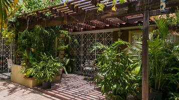 Apartment | 2 bedrooms, iron/ironing board, free WiFi, bed sheets