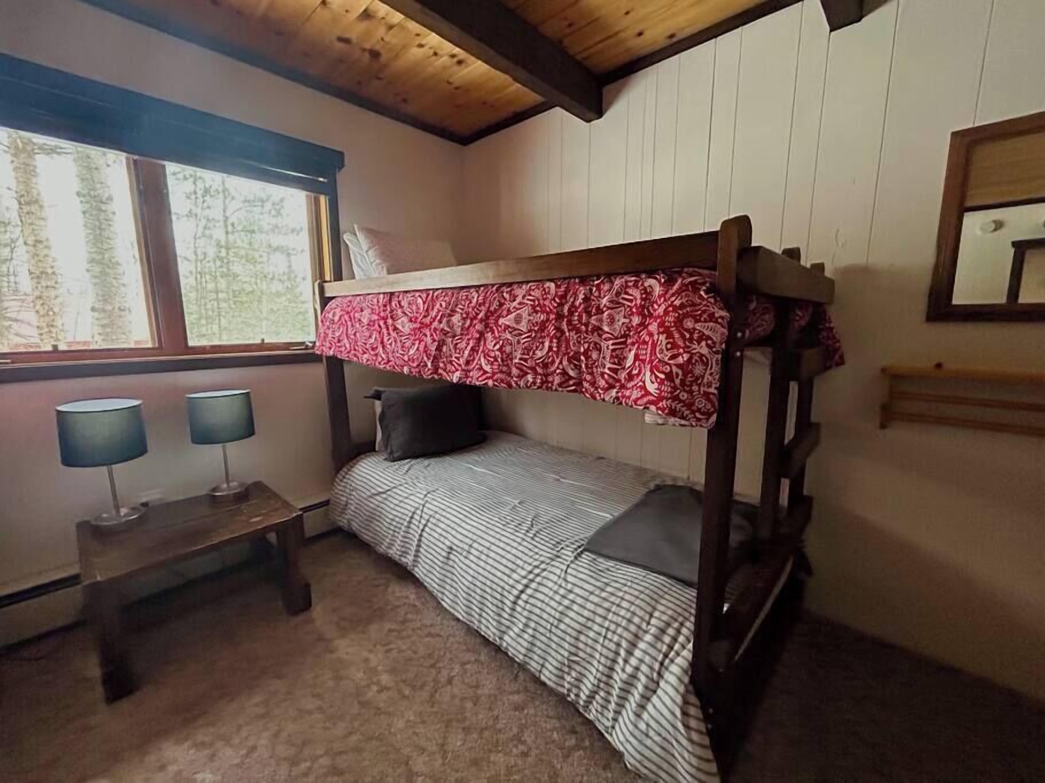 3 عدّة غرف نوم ومكتب وواي فاي وملاءات أسرّة