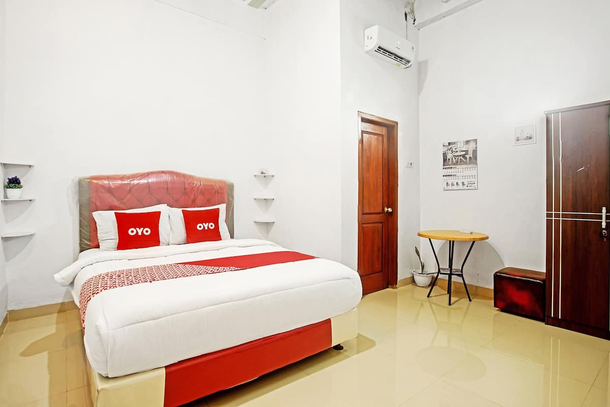Standard Double Room | Desk, free WiFi, bed sheets