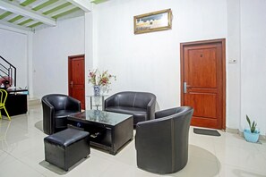 Lobby - OYO Life 90587 Domen Homestay Syariah (Krui)