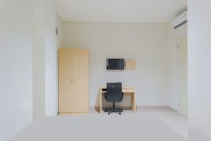 Quarto casal standard | Escrivaninha, Wi-Fi de cortesia, roupa de cama