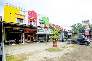 Front of property - OYO Life 90587 Domen Homestay Syariah (Krui)