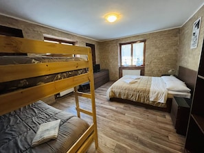 Standard Quadruple Room, Multiple Beds | Free WiFi - San Luigi Rooms & Apartments (Campodolcino)