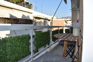 تناول الطعام بالخارج