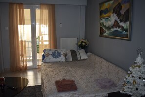 2 bedrooms, iron/ironing board, travel cot, free WiFi