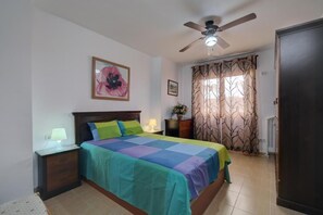 3 chambres, fer et planche à repasser, Wi-Fi gratuit, draps fournis