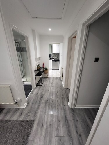 Charming 2-bed Apartment in Grays