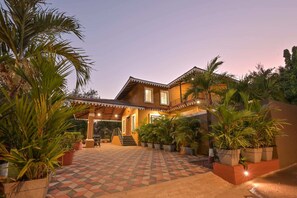 Fachada de la propiedad