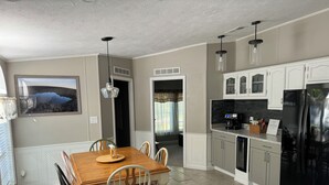 Dining - Florida Woodland Retreat-Nature Coast (Brooksville)