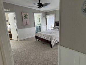 3 habitaciones, escritorio, tabla de planchar con plancha y wifi gratis 
