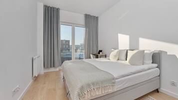 1 bedroom, desk, bed sheets