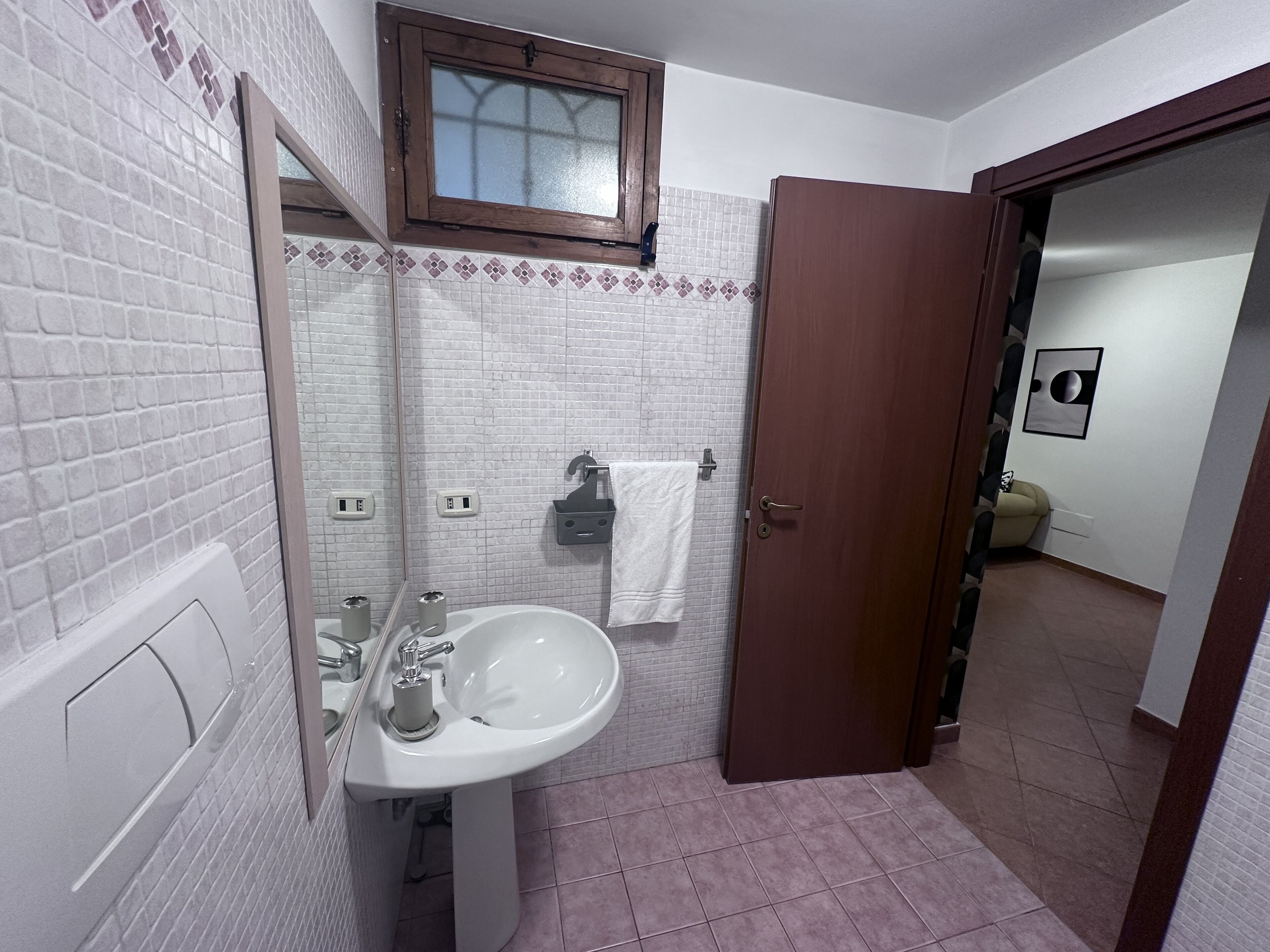 Ducha, secador de pelo, bidet, toallas