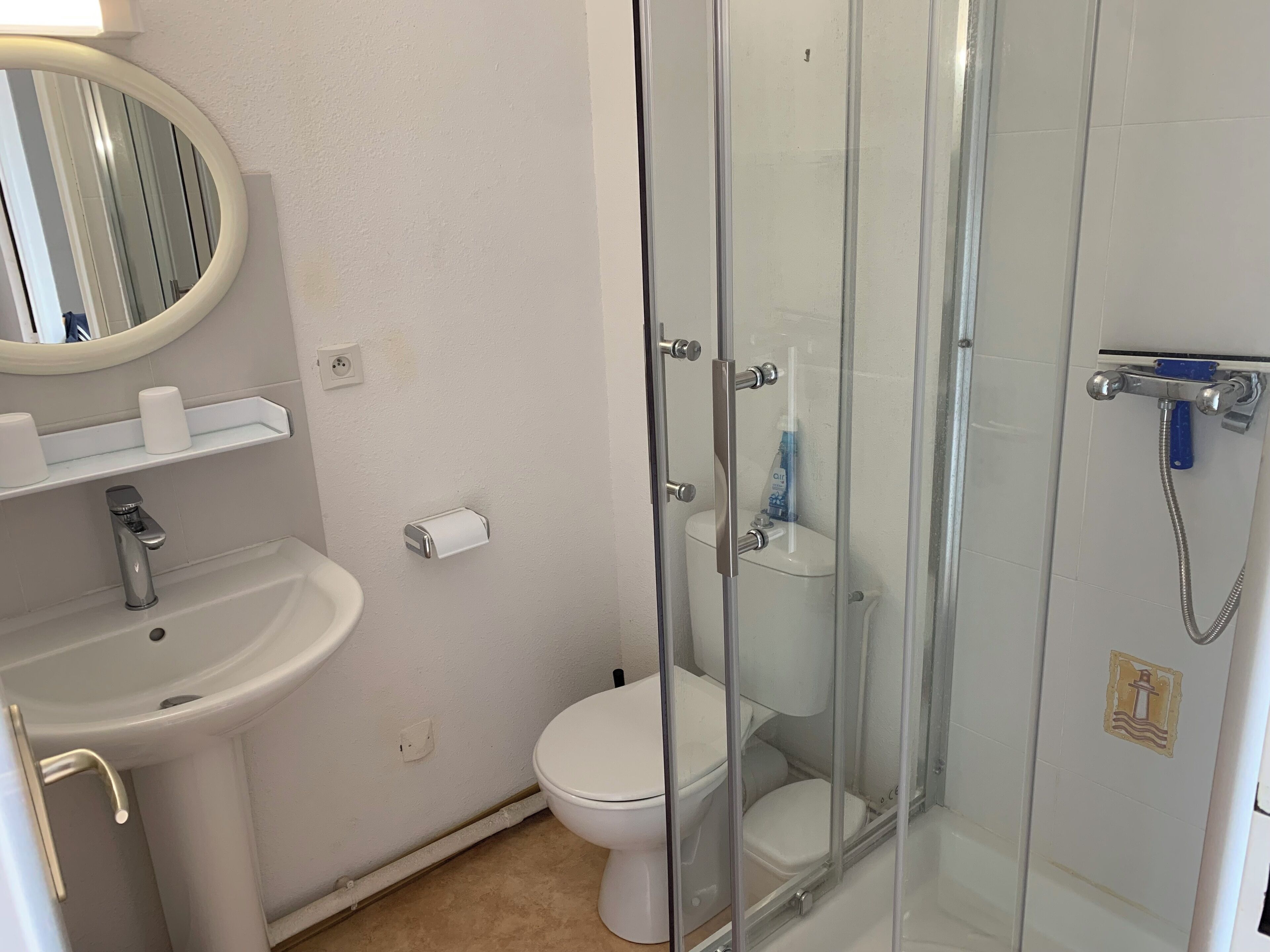 Douche, sèche-cheveux