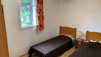 3 slaapkamers, een strijkplank/strijkijzer, reisbedje, wifi