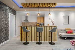 Casa de campo Premium, baño privado, vistas al jardín (cottage) | Bar (en el alojamiento)