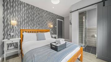 Chambre Double, salle de bains attenante | Wi-Fi gratuit