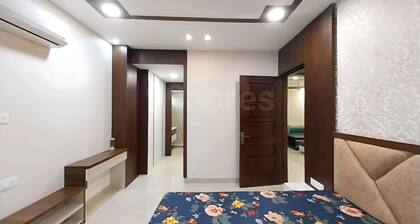 CENTRALLY LOCATED CITY BEAUTIFUL LUXURY ROOM FOR COUPLES/ WORKING PROFESSIONALS.