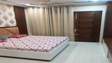 1 bedroom, iron/ironing board, WiFi, bed sheets