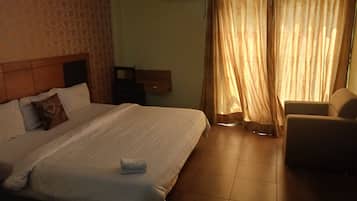 Standard Double Room | In-room safe, desk, free WiFi