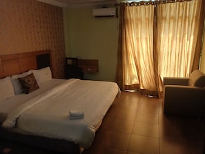 Standard Double Room | In-room safe, desk, free WiFi