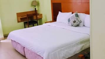Kamar Double Standar | Brankas, meja kerja, dan Wi-Fi gratis
