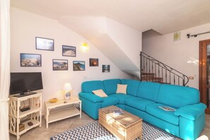 21-inch flat-screen TV with cable channels - Quiet Sanibel (San Teodoro)