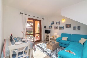 21-inch flat-screen TV with cable channels - Quiet Sanibel (San Teodoro)