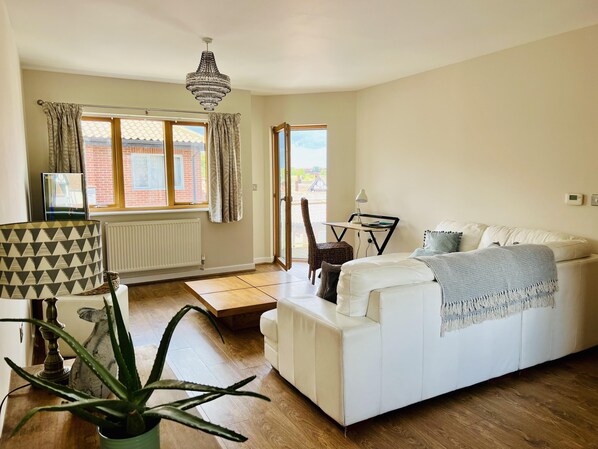 Apartment | Interior - Stunning Cathedral View City Centre Apartment (Norwich)