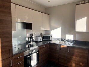 Apartment | Private kitchen | Fridge, microwave, oven, stovetop - Stunning Cathedral View City Centre Apartment (Norwich)