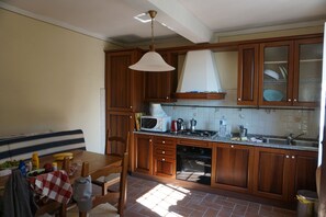 Microwave, oven, stovetop, coffee/tea maker