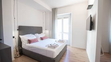 Habitación Deluxe | 1 dormitorio, caja fuerte, escritorio y cortinas opacas