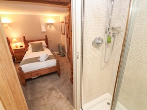5 bedrooms, individually decorated, individually furnished, free WiFi