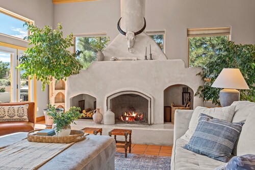 Location, Location!! Unforgettable Sunsets-Balloon Fiesta dream home!