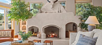 Location, Location!! Unforgettable Sunsets-Balloon Fiesta dream home!