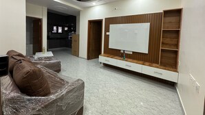 مكتب وواي فاي مجانًا وملاءات أسرّة