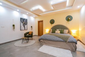 Individually decorated, individually furnished, laptop workspace - Lighthouse Signature Suites (Dakar)