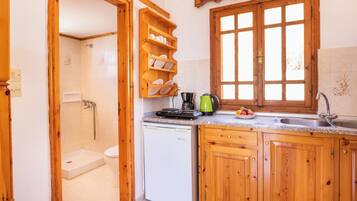 Standard Room, Sea View | Private kitchen