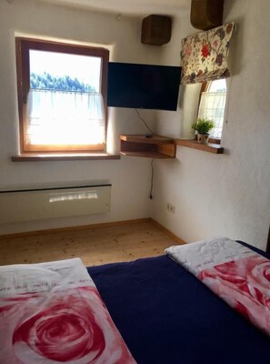 1 slaapkamer, een strijkplank/strijkijzer, wifi, beddengoed