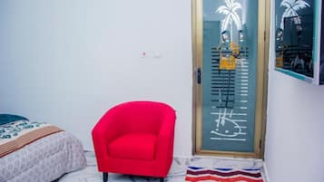 3 habitaciones, tabla de planchar con plancha, wifi y ropa de cama