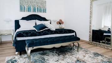 Deluxe Double Room, 1 King Bed | Minibar, in-room safe, individually decorated, individually furnished