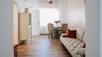 Suite Deluxe | Minibar, coffres-forts dans les chambres, décoration personnalisée