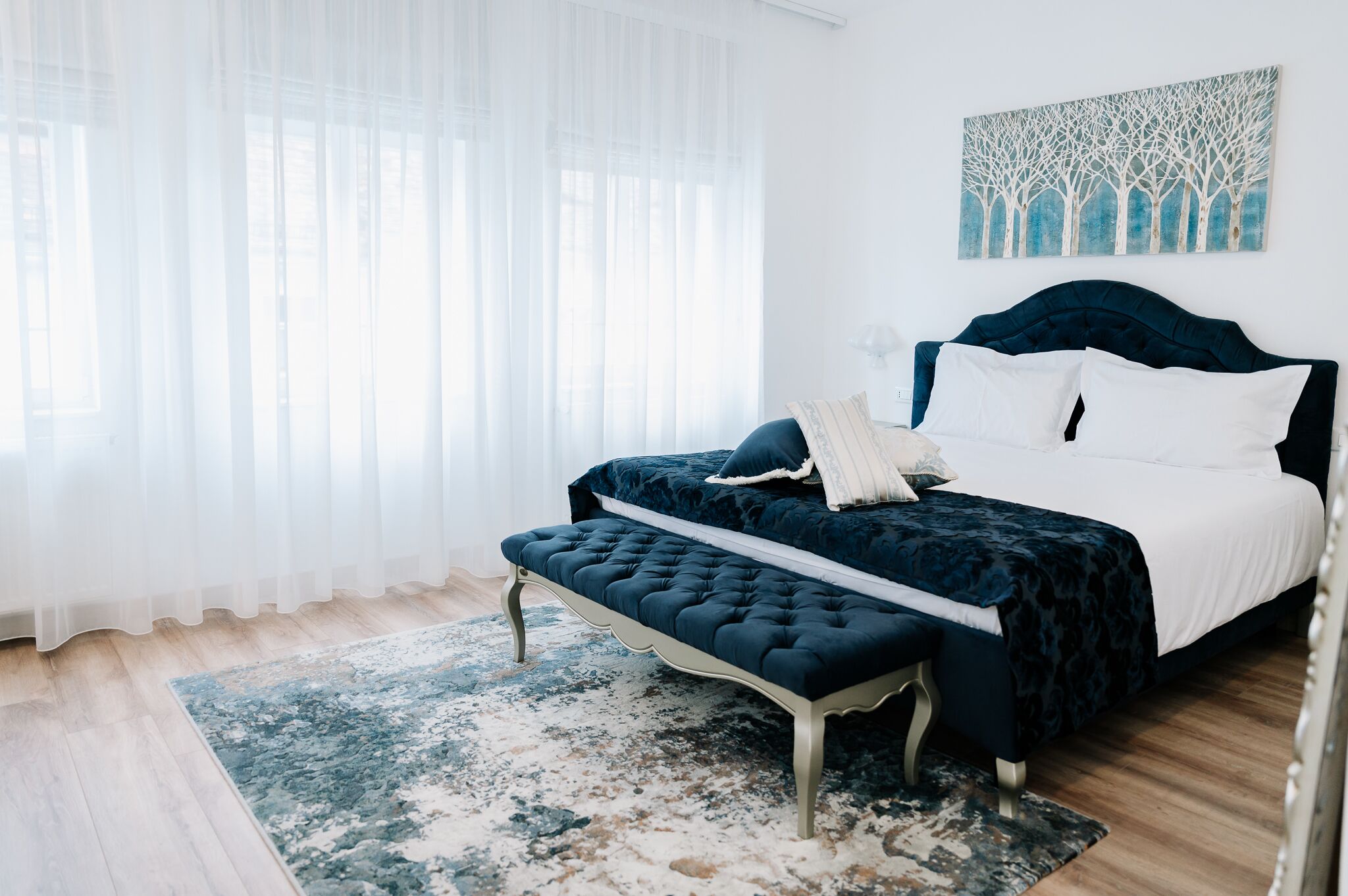 Deluxe Double Room, 1 King Bed | Minibar, in-room safe, individually decorated, individually furnished